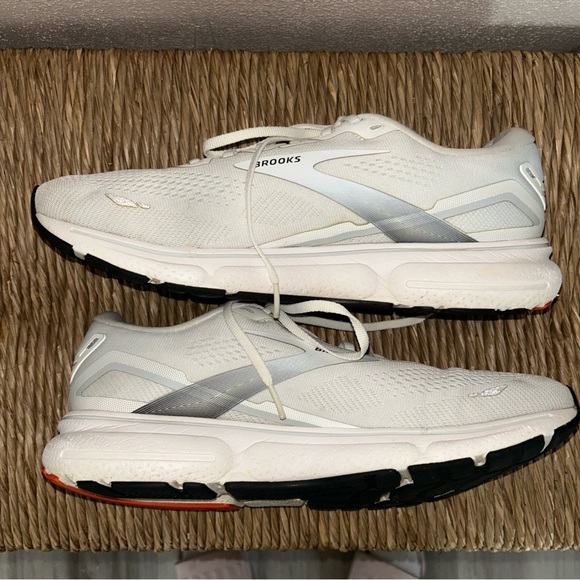 Brooks ghost Men\'s White and Gray Athletic Shoes main image 4